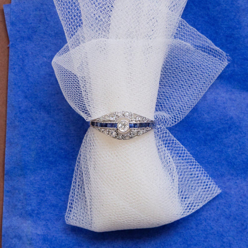 Bague 55 Bague Art déco en or blanc 18 carats, diamant et saphirs 58 Facettes