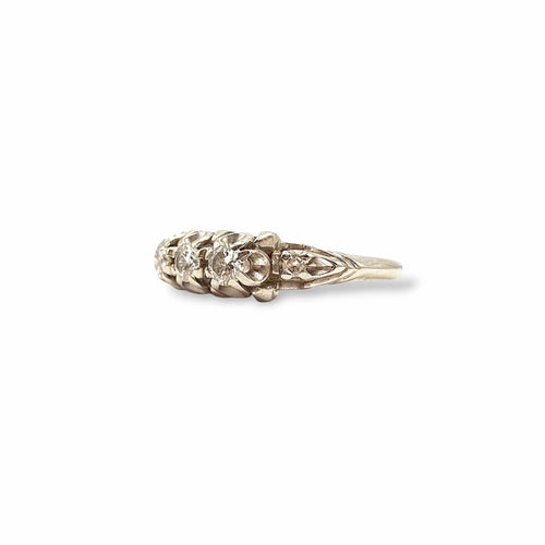 Bague 51.5 Bague jarretière en or blanc 18 carats et diamants — années 1920 58 Facettes