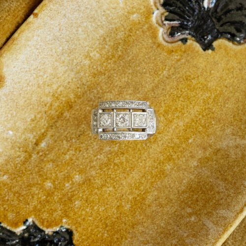 Bague 55 Bague moderniste en or blanc et diamants - Années 1950 58 Facettes