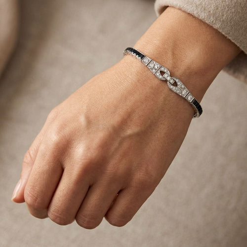 Bracelet Bracelet de style Art déco en or blanc 18k, diamants et saphirs 58 Facettes 11247