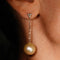 Boucles d'oreilles Golden Lumière - Boucles d’oreilles en or jaune 14k, perles et diamants 58 Facettes E0068