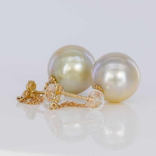 Boucles d'oreilles Golden Lumière - Boucles d’oreilles en or jaune 14k, perles et diamants 58 Facettes E0068