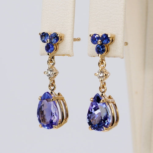 Boucles d'oreilles Boucles d’oreilles pendantes articulées en or jaune 14 carats, tanzanites, saphirs et diamants 58 Facettes E0067