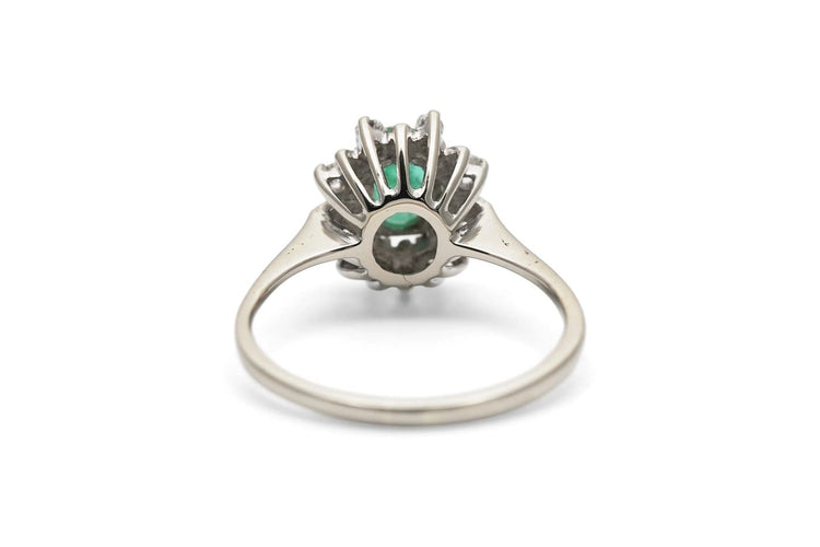 Bague 51 Bague des années 70 en or blanc 18 carats, émeraude et diamants taille brillant 58 Facettes 23758