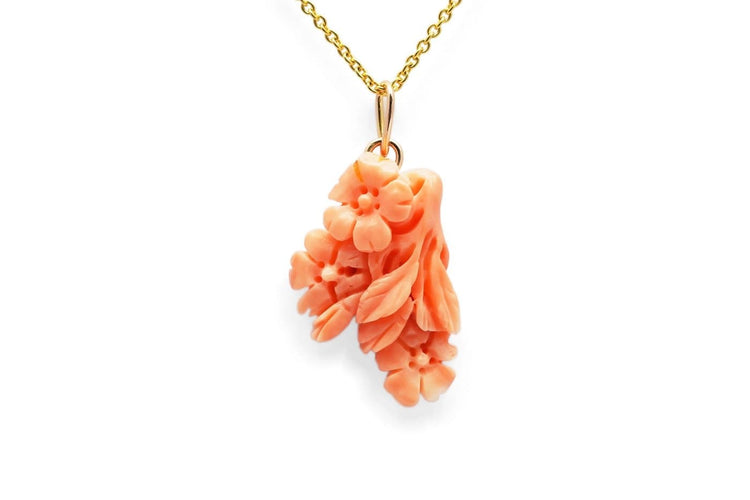 Pendentif Pendentif années 70 en or jaune 18 carats et corail à motifs floraux 58 Facettes B966