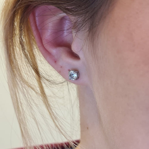 Boucles d'oreilles Boucles d’oreilles en or blanc et diamants naturels 58 Facettes #4865