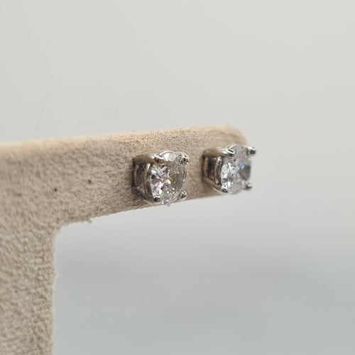 Boucles d'oreilles Boucles d’oreilles en or blanc et diamants naturels 58 Facettes #4865