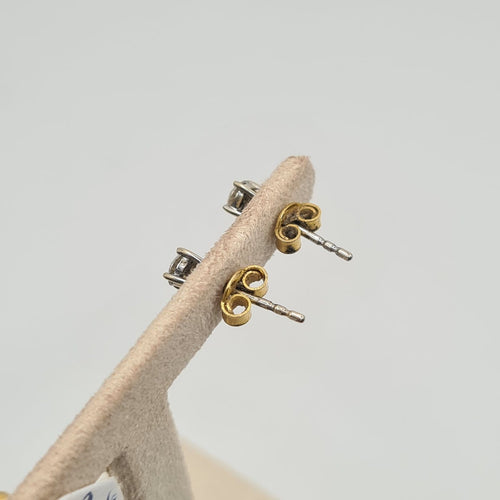 Boucles d'oreilles Boucles d’oreilles en or blanc 18k avec diamants 58 Facettes #4915