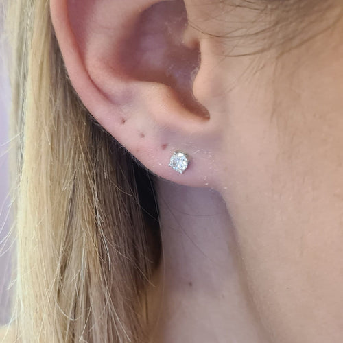Boucles d'oreilles Boucles d’oreilles en or blanc 18k avec diamants 58 Facettes #4915