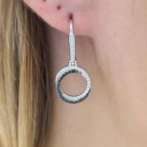 Boucles d'oreilles Boucles d’oreilles en or blanc 18k et diamants 58 Facettes #4936