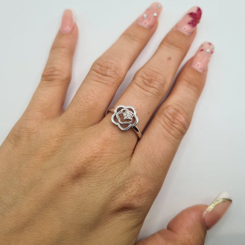 Bague 54 Bague fleur en or blanc 18k 58 Facettes #4959