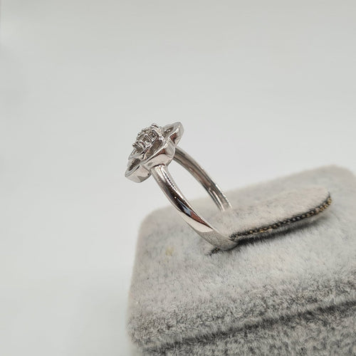 Bague 54 Bague fleur en or blanc 18k 58 Facettes #4959