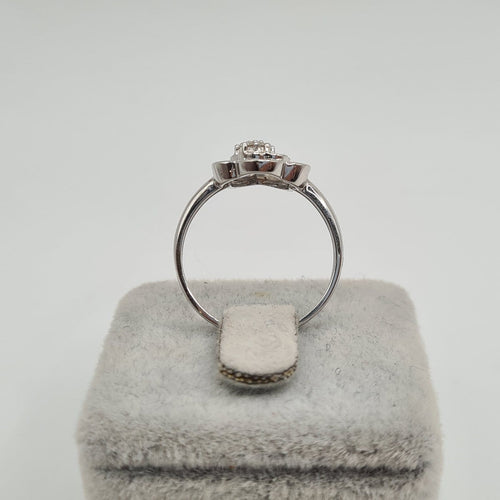Bague 54 Bague fleur en or blanc 18k 58 Facettes #4959