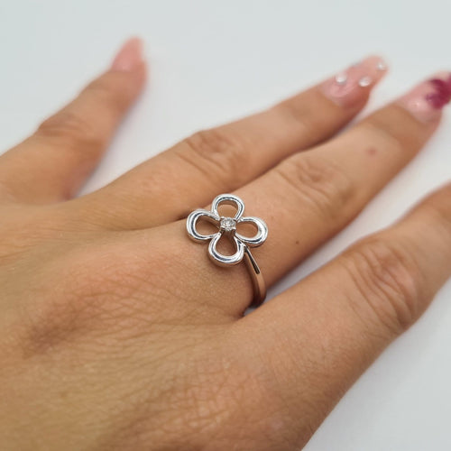 Bague 54 Bague fleur en or blanc 18k 58 Facettes #4966