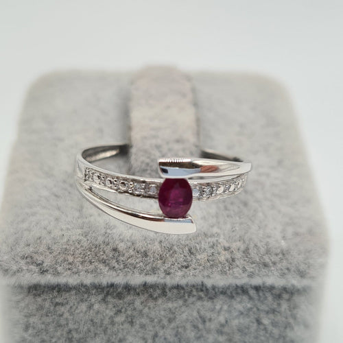 Bague 53 Bague en or blanc 18k et rubis 58 Facettes #4980