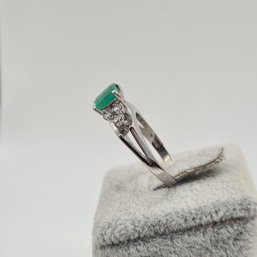 Bague en or blanc 18k, émeraude et diamant 58 Facettes #5049