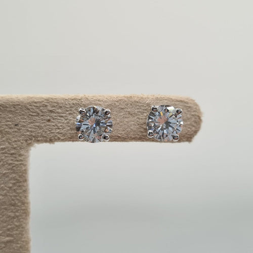 Boucles d’oreilles en or blanc 18k avec diamants naturels 58 Facettes #BT38
