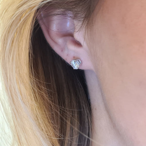Boucles d’oreilles en or blanc 18k avec diamants naturels 58 Facettes #BT38