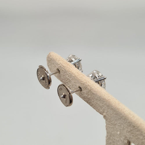 Boucles d’oreilles en or blanc 18k avec diamants naturels 58 Facettes #BT38