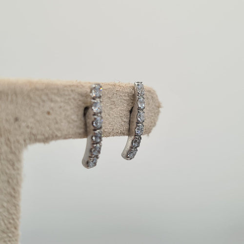 Boucles d’oreilles en or blanc 18k avec diamant naturel 58 Facettes #BT39