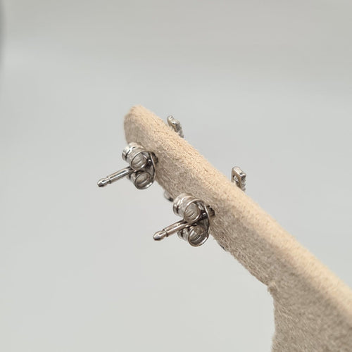 Boucles d’oreilles en or blanc 18k avec diamant naturel 58 Facettes #BT39