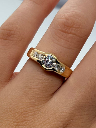 Bague solitaire en or jaune 18k, diamants 1 ct 58 Facettes 2407