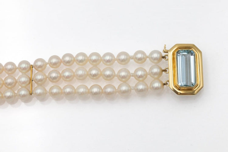 Bracelet à trois rangs de perles, fermoir en or jaune 18 carats et aigue-marine 58 Facettes 13445