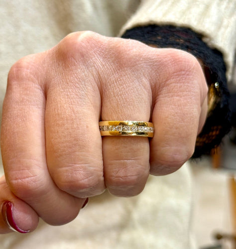Bague 53 Alliance en or jaune 18 carats, tour complet de diamants sertis rail 58 Facettes Tc