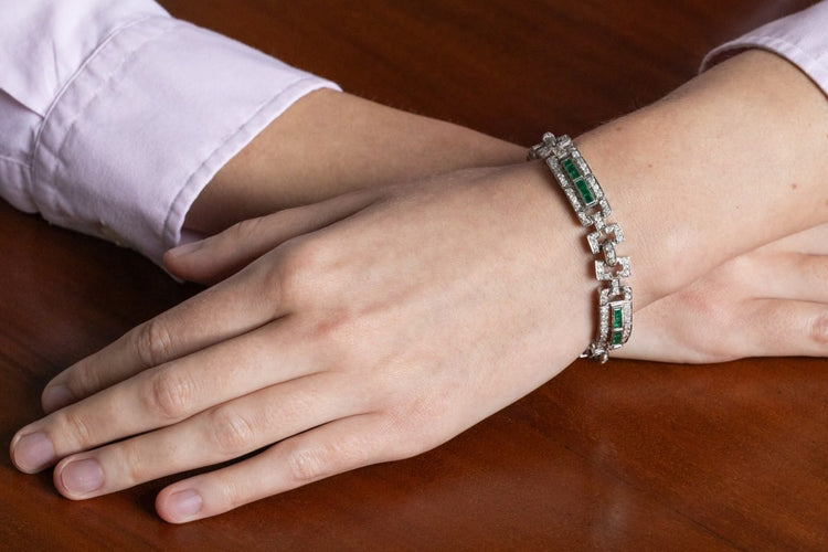 Bracelet Art déco en or blanc, émeraudes et diamants, env. 4,30 ct 58 Facettes 13446