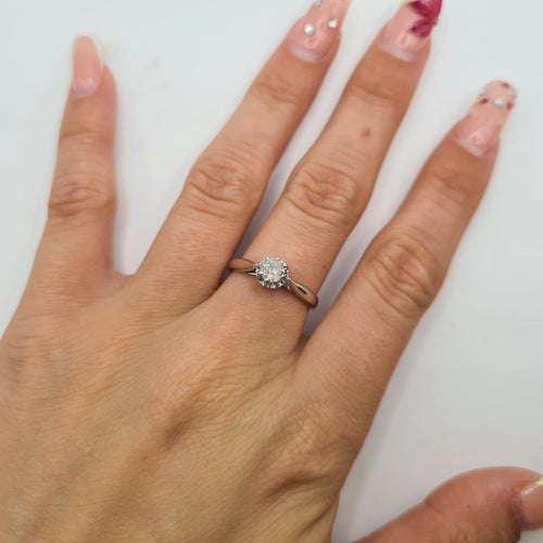 Bague solitaire en or blanc 18k 58 Facettes #BT10