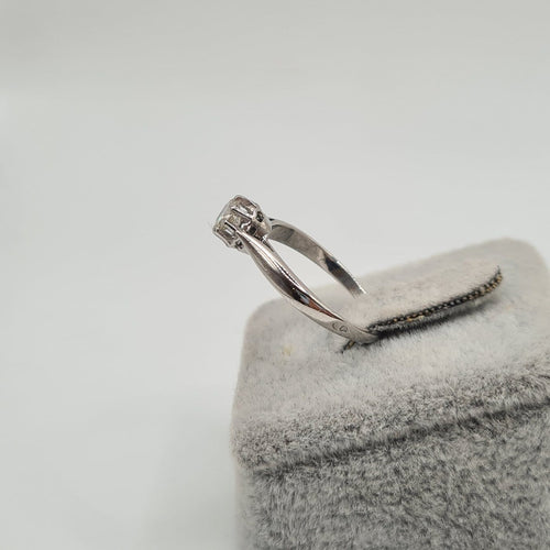 Bague solitaire en or blanc 18k 58 Facettes #BT10