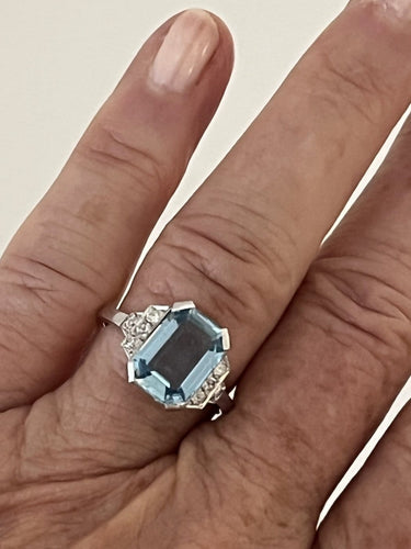 Bague 52 Bague en platine avec aigue-marine taille émeraude et diamants 58 Facettes LOT 6802