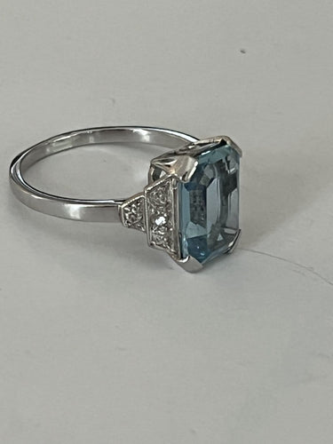 Bague 52 Bague en platine avec aigue-marine taille émeraude et diamants 58 Facettes LOT 6802