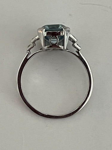 Bague 52 Bague en platine avec aigue-marine taille émeraude et diamants 58 Facettes LOT 6802