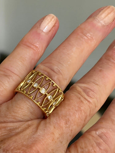 Bague 55 Bague bandeau ajourée en or jaune 18k et diamants 58 Facettes LOT 8252