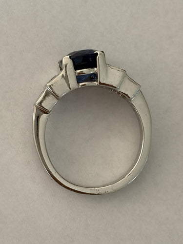Bague 54 Bague en or gris 18k, saphir de Ceylan et diamants 58 Facettes LOT 8124
