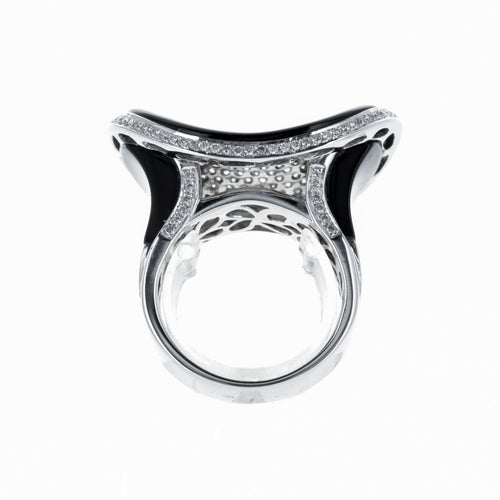 Bague 55 Bague contemporaine en or blanc, diamants et onyx 58 Facettes 2.18389