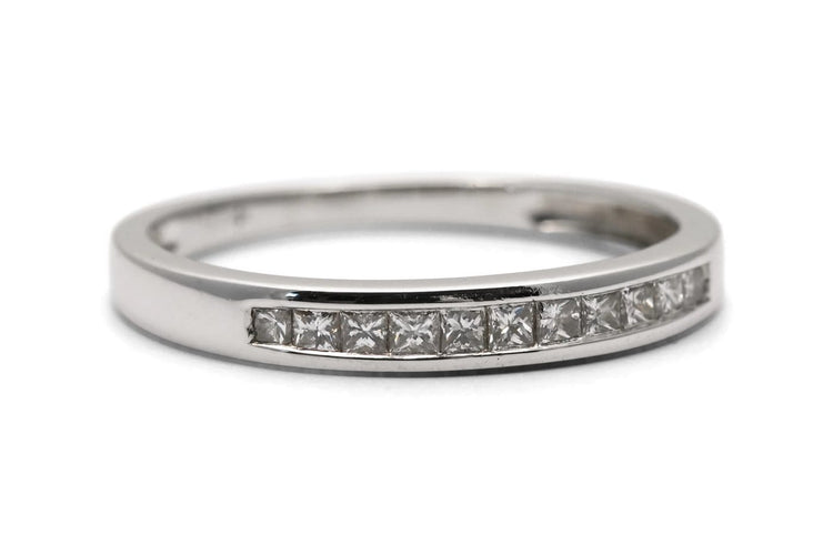 Bague 51 Alliance américaine contemporaine en or blanc 18 carats, diamants taille princesse, environ 0,27 ct 58 Facettes B1002