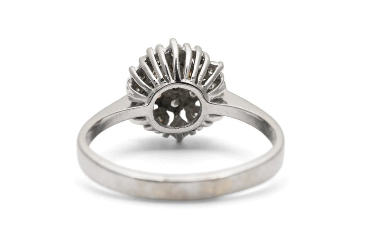 Bague 61 Bague des années 70 en or blanc 18 carats et diamants taille brillant 58 Facettes 24102