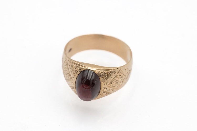 Bague 57 Chevalière en or 14 carats et grenat cabochon, Autriche-Hongrie, 1872-1922 58 Facettes 13478