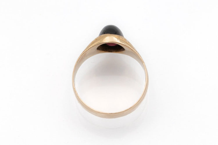 Bague 57 Chevalière en or 14 carats et grenat cabochon, Autriche-Hongrie, 1872-1922 58 Facettes 13478