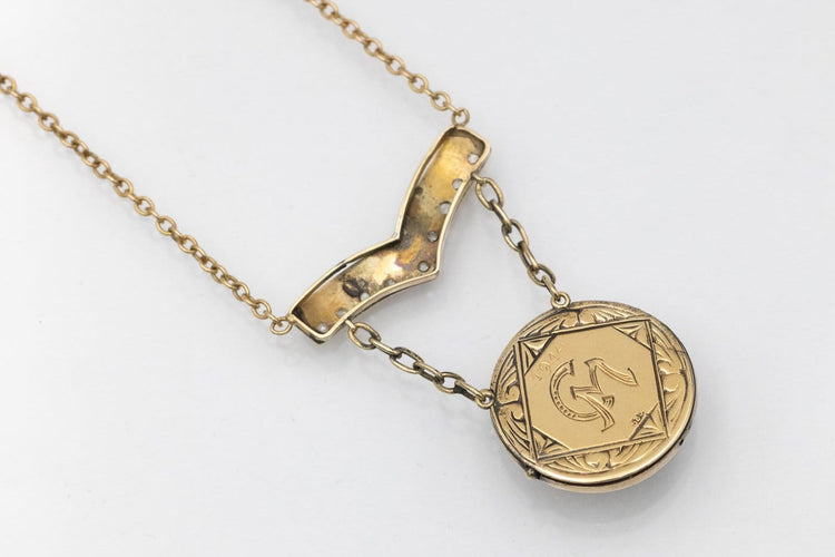 Collier Collier - Médaillon ouvrant en or jaune 14 carats, émail noir et diamants taille rose 58 Facettes PP4