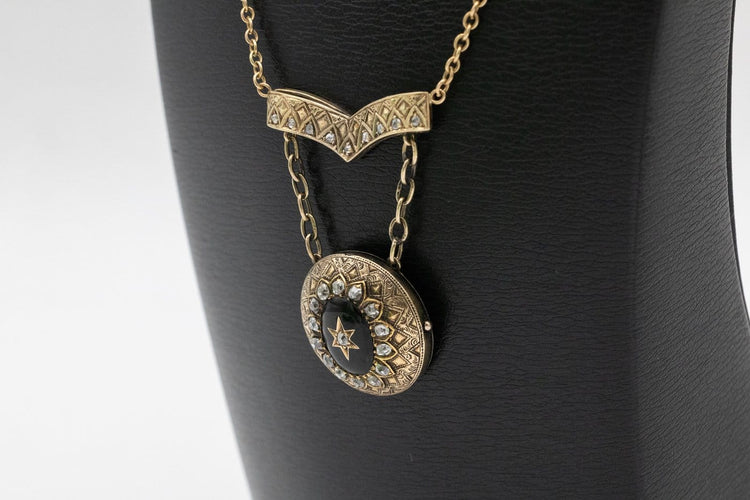 Collier Collier - Médaillon ouvrant en or jaune 14 carats, émail noir et diamants taille rose 58 Facettes PP4