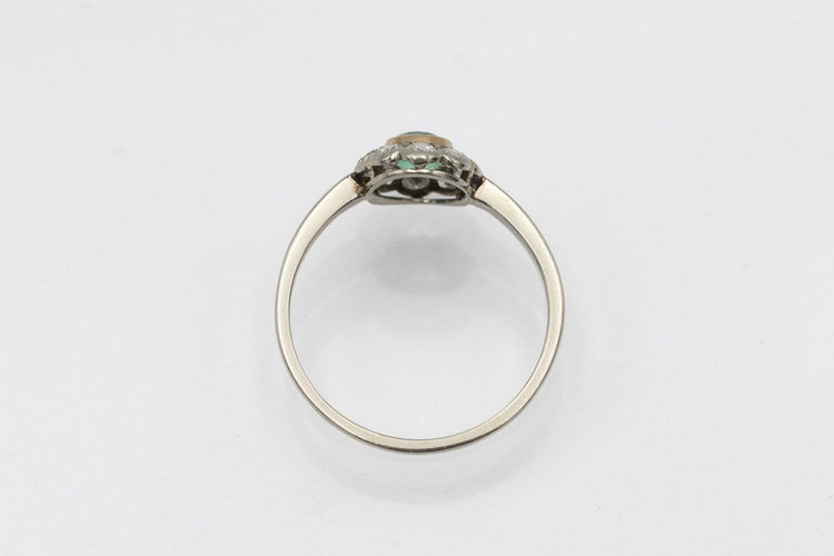 Bague 56 Bague vintage en or blanc 14 carats, émeraude et diamants 58 Facettes 13747