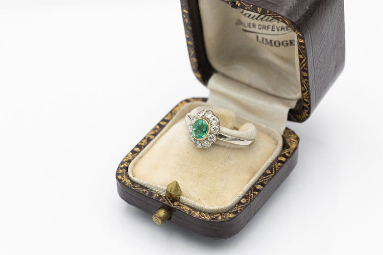 Bague 56 Bague vintage en or blanc 14 carats, émeraude et diamants 58 Facettes 13747