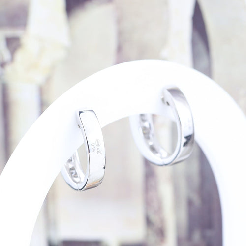 Boucles d'oreilles Boucles d’oreilles créoles en or blanc 18 carats serties de diamants baguette – 0,70 ct 58 Facettes 2B-CC