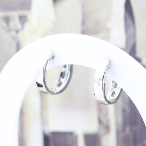Boucles d'oreilles Boucles d’oreilles créoles en or blanc 18 carats serties de diamants baguette – 0,70 ct 58 Facettes 2B-CC