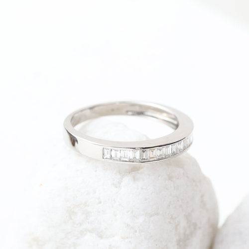 Bague 52 Bague demi-alliance en or blanc 18 carats, 15 diamants baguette, 0,70 ct 58 Facettes 2B-KKK