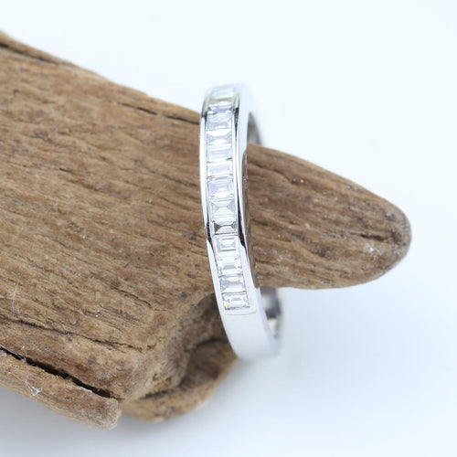 Bague 52 Bague demi-alliance en or blanc 18 carats, 15 diamants baguette, 0,70 ct 58 Facettes 2B-KKK