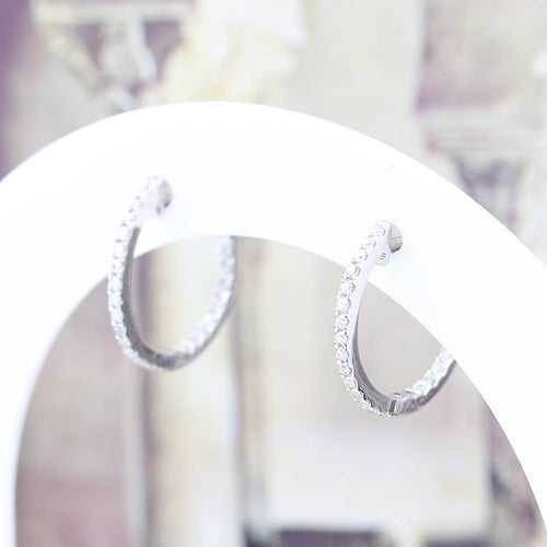 Boucles d'oreilles Boucles d’oreilles créoles en or blanc 18 carats et diamants 58 Facettes 2B-I
